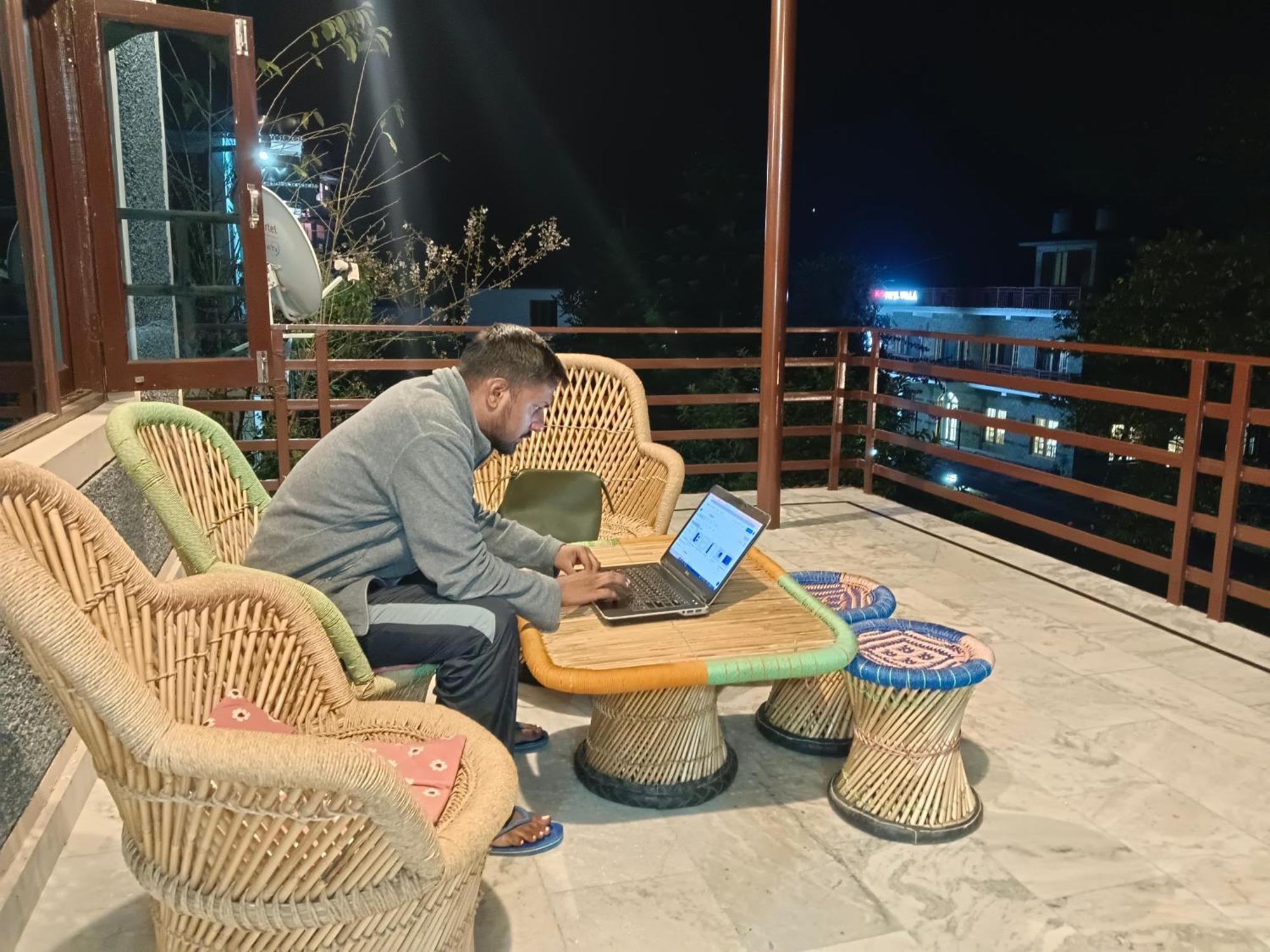 Aditya Homestay Bir-Billing Surrounded By Mountains Exteriör bild