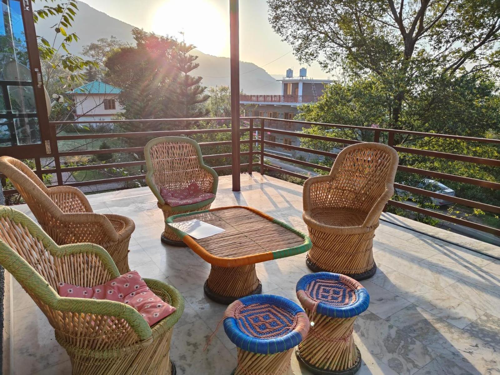 Aditya Homestay Bir-Billing Surrounded By Mountains Exteriör bild