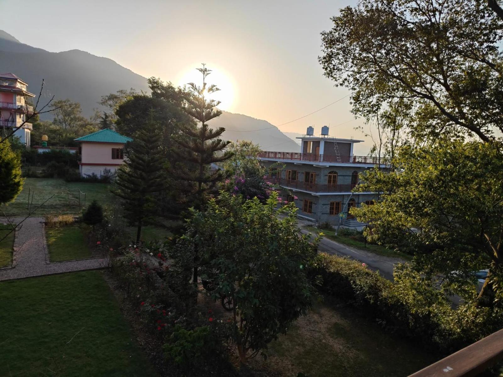 Aditya Homestay Bir-Billing Surrounded By Mountains Exteriör bild